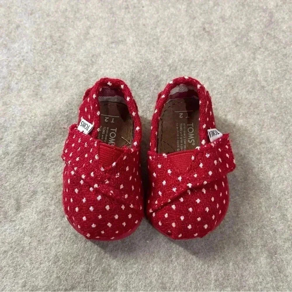 Toms baby crib